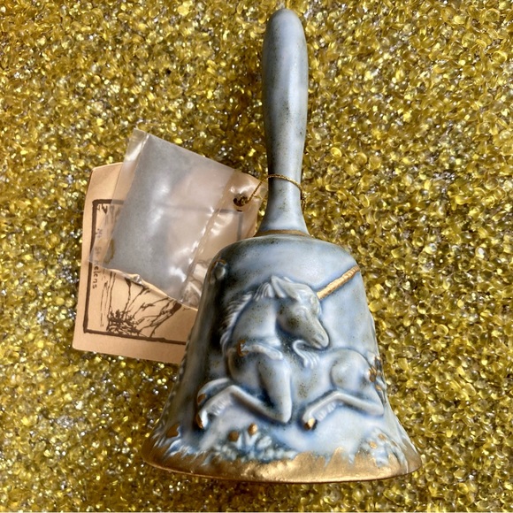 1980 Unicorn Bell with Ash from Mt. Saint Helens - Picture 3 of 13